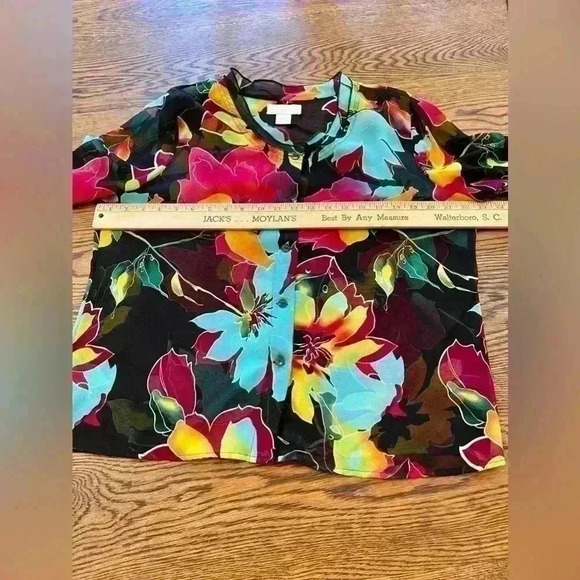 Soft surrounding floral 100% silk button blouse size large Classy, sexy feminine - Picture 5 of 7